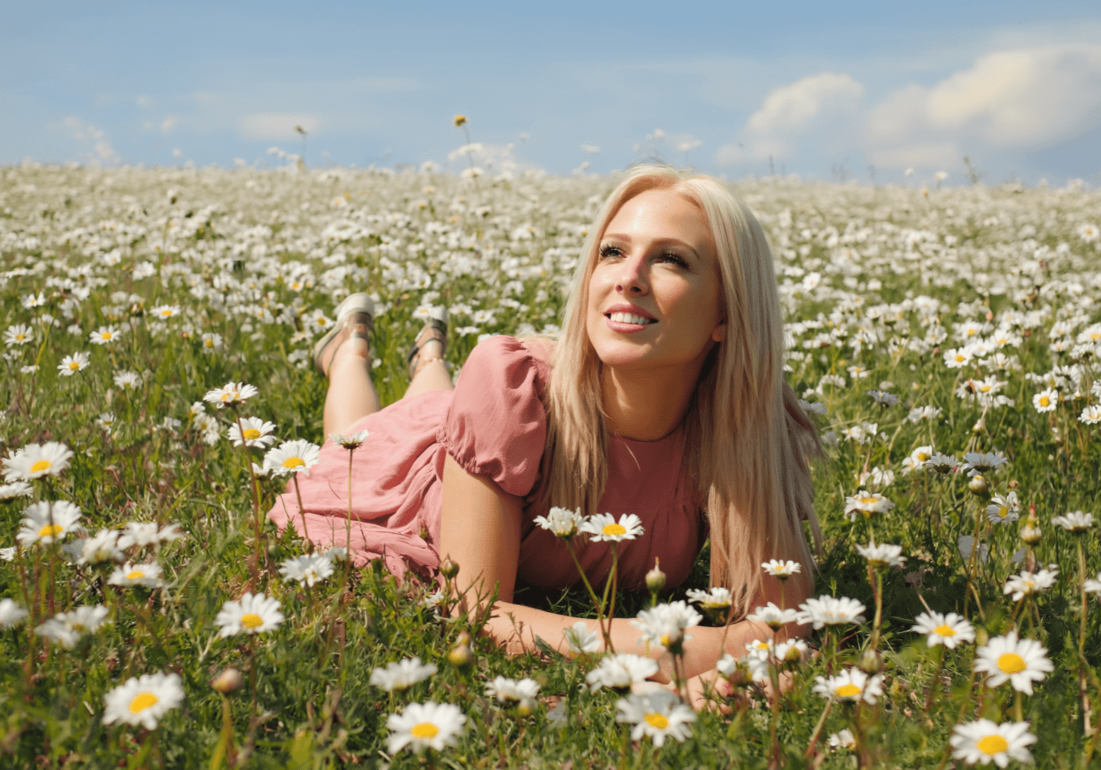 Gen4 IMG_1 @Hayley 2 wearing a pink summer dress, lay down in a field of daisies , sunny d 42688931